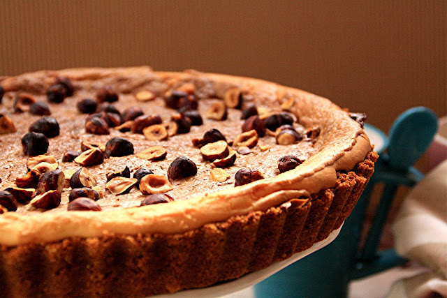 White Chocolate & Halzenuts Cheesecake Pie