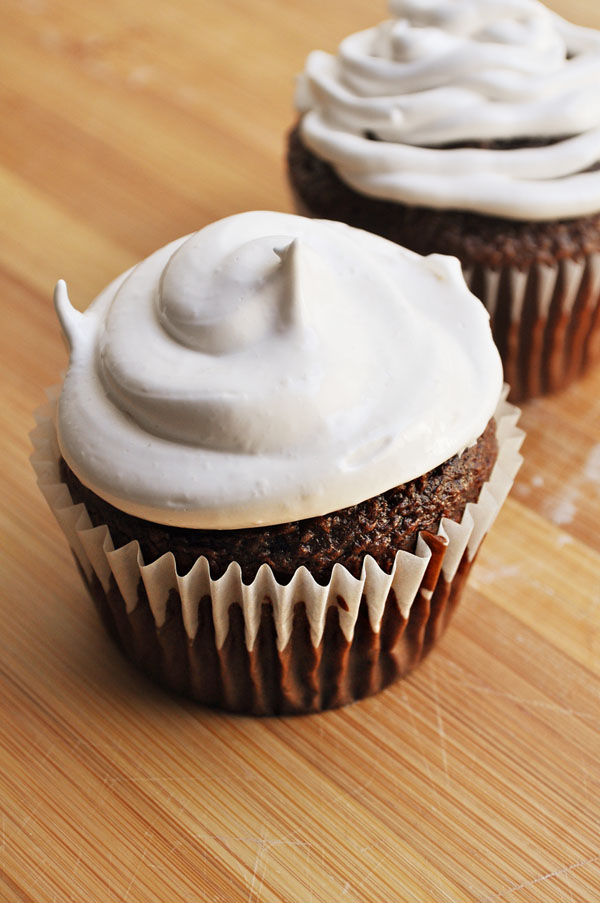Rachel's Recipes White Mountain Frosting (Marshmallow Frosting)
