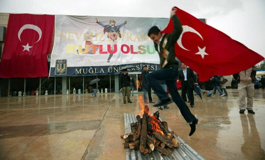 tarih ve arkeoloji selcuklular ve osmanlilarda da resmi bayram olarak kutlanan yeni gun yeni yil ergenekondan cikis nevruz