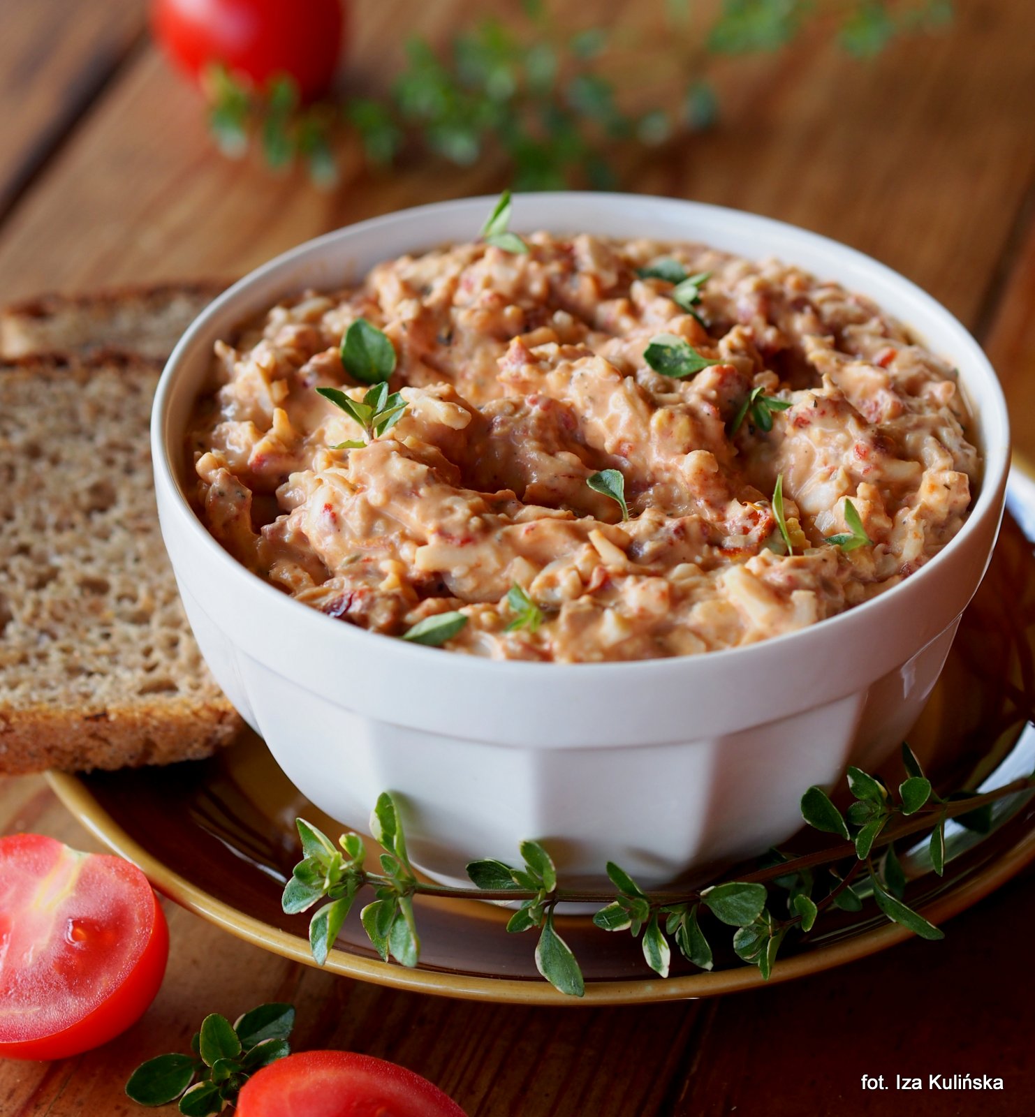 Jajka. Suszone pomidory. Do chleba. Pasta jajeczna z pomidorami