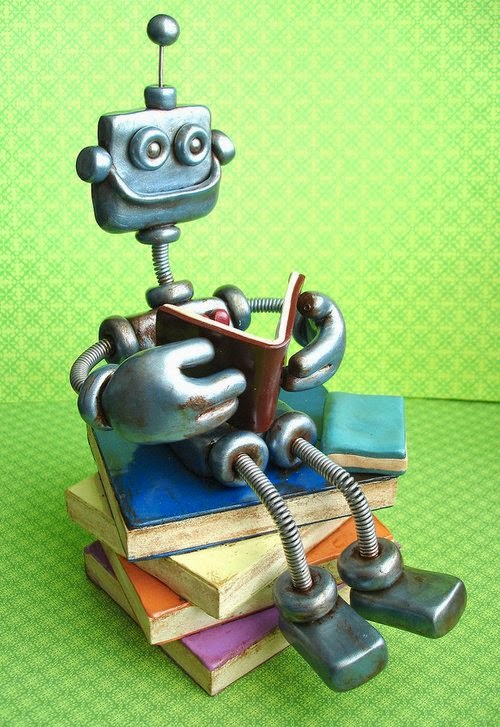 15-Ryan-the-Rustic-HerArtSheLoves-Clay-Robot-World-Sculptures-www-designstack-co