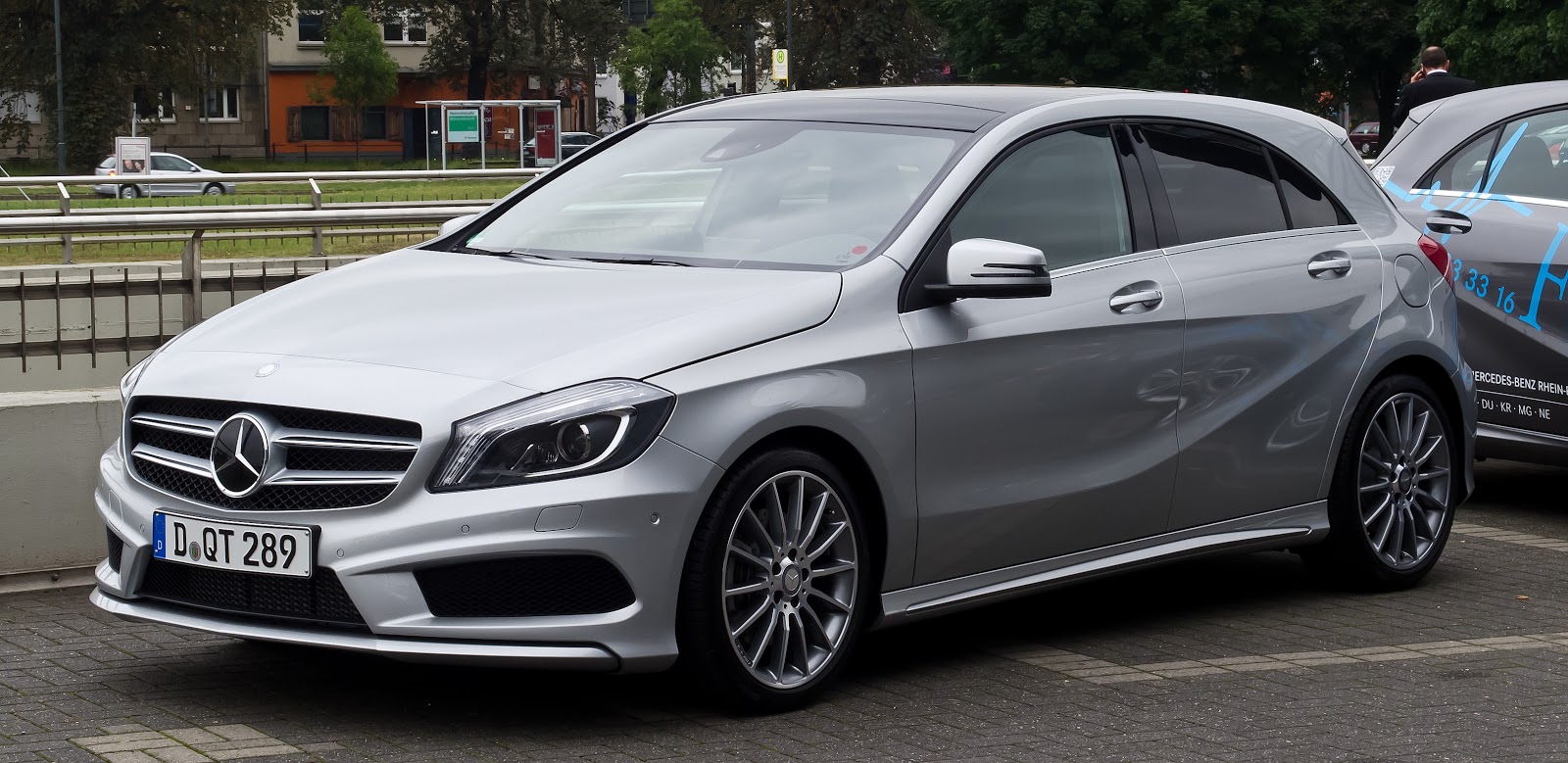 http://4.bp.blogspot.com/-XZyCtix6Rm8/ULrq6ebYHEI/AAAAAAAALao/F9wpSpZbXmo/s1600/Mercedes-Benz_A_Class-250_-exterior-front-side-view-silver-BlueEFFICIENCY_AMG_Sport_.jpg