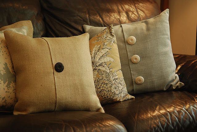 DIY Easy Envelope Pillow Cover tutorial {day 17 of 31 days of Pinterest: Pinned to Done}