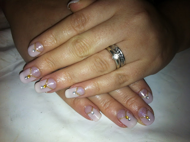 The Appealing Gold glitter nail art designs Pics The Appealing Gold glitter nail art designs Image