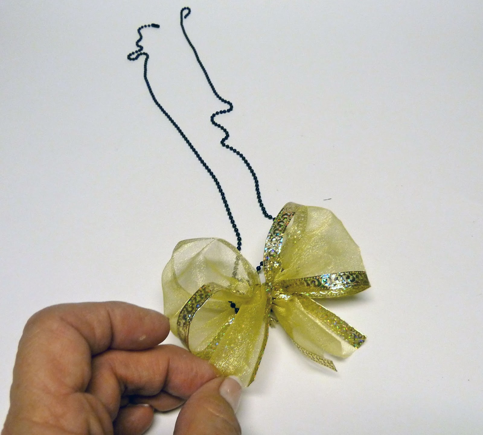 Make it easy crafts Bow tie pendant