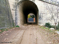 Túnel sota l'autovia, al fons Can Morull. Autor: Grupo Senderista Nico Túnel sota l'autovia, al fons Can Morull. Autor: Grupo Senderista Nico