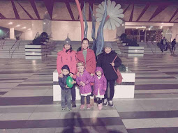 Mẹ Con gái- con Dâu và 3 cháu : Audrey , Laura và Lucas Nguyễn
