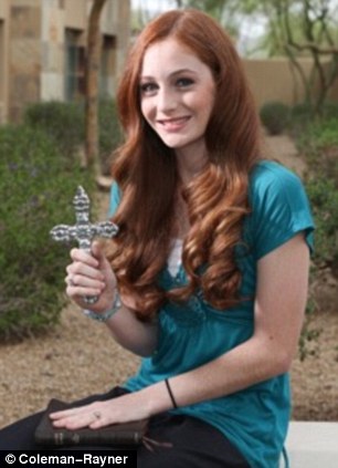 聖靈教會畢業16歲 驅魔美少女