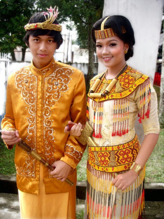 NeliJowZ Baju adat Toraja