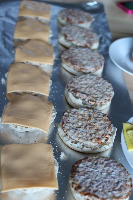 Mama Loves Food!: Surviving Crazy Mornings with Make-Ahead Breakfast