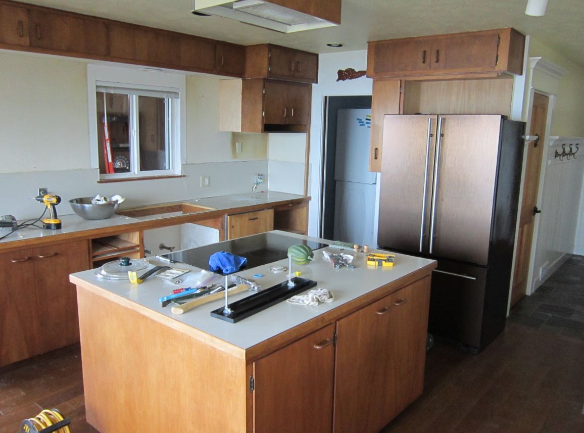 Kitchen bakers cabinet waiting for a little bit of cabihardware and a few trim pieces