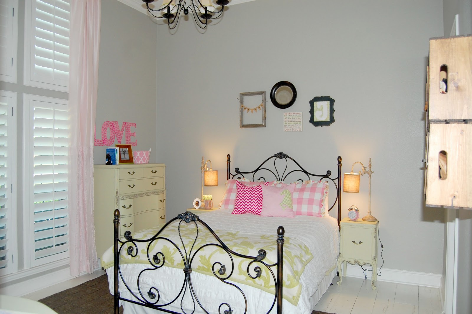 Style with Wisdom Girly Pink and Green Bedroom