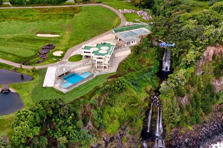 World of Architecture: Impressive Waterfall House in Hawaii