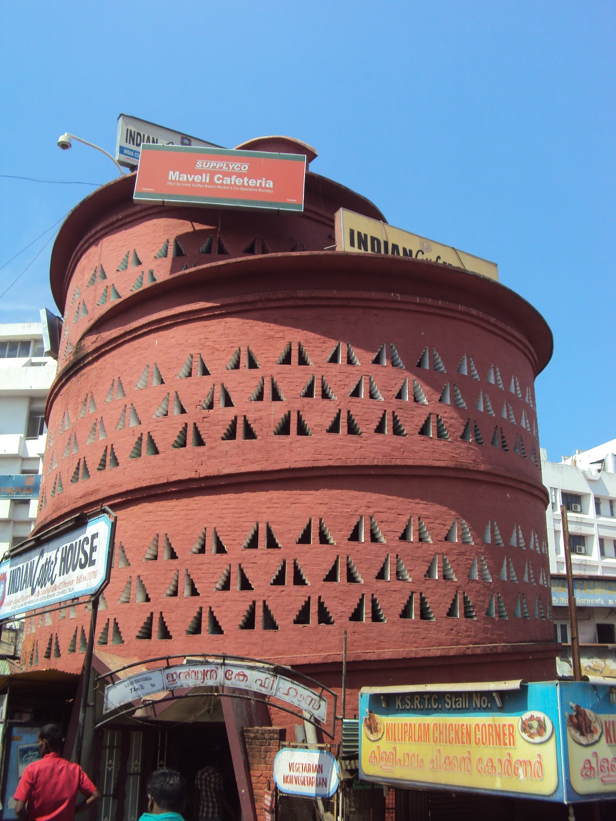 ARCHITECTURE STUDENT'S CORNER: LAURIE BAKER'S INDIAN COFFEE HOUSE