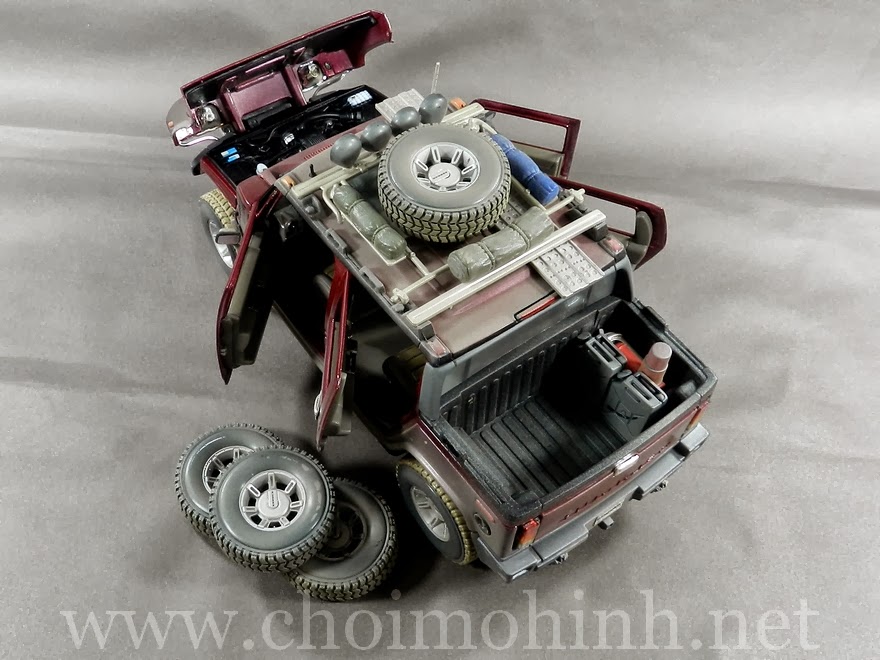 Hummer H2 SUT Concept Off-Road 1:18 Maisto door