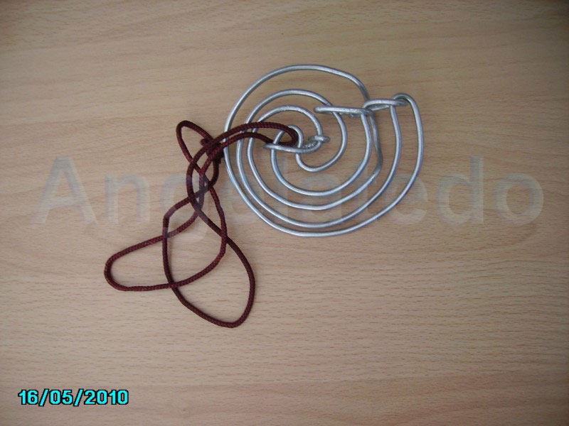 Juegos de alambre, wire puzzles Angelatedo
