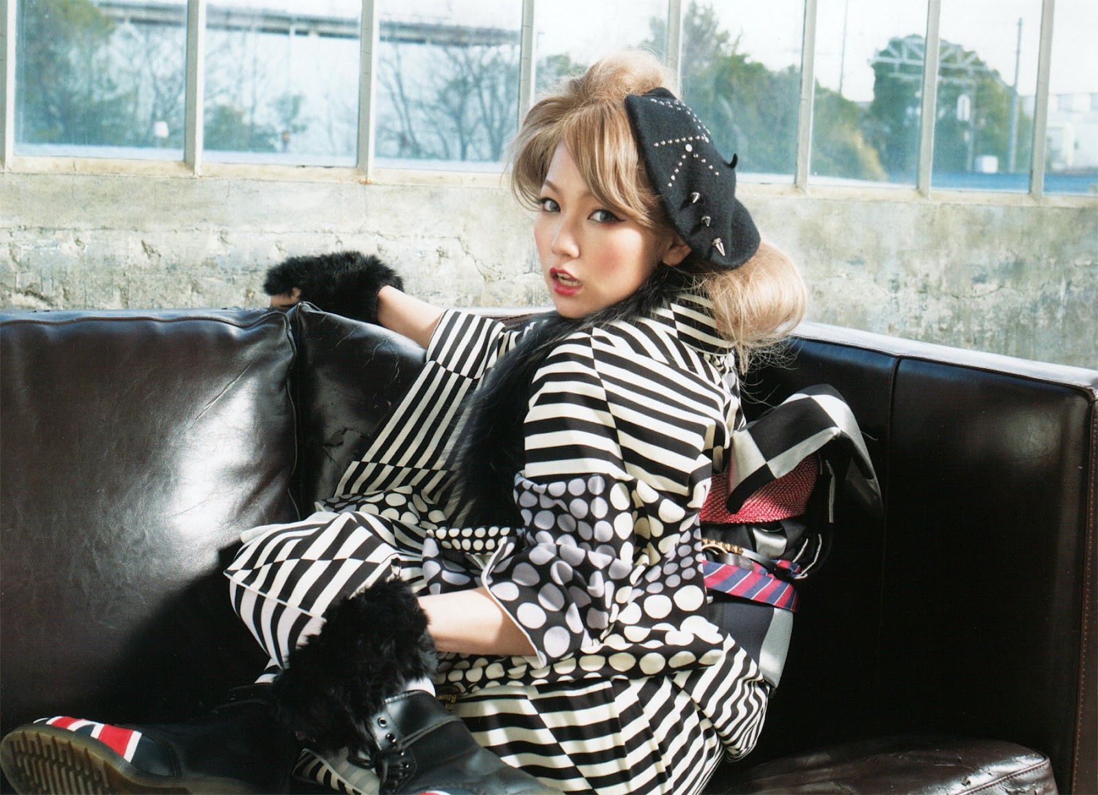 http://4.bp.blogspot.com/-Xi9JT4iA_U0/T8Y_IZ2jLQI/AAAAAAAAAbo/dhR8aaEm2bU/s1600/MAMI-SCANDAL-Show-PB3.jpg