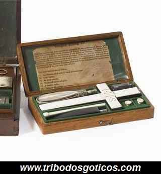 Kit simples para matar vampiros estaca,cruz de prata,aguá benta
