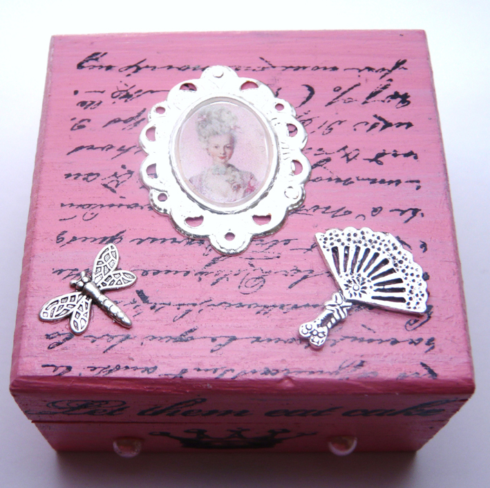 Marie Antoinette Box