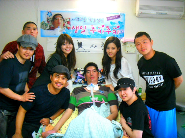 [PICS][25/11/2012] SNSD's Sooyoung, Seohyun, Yuri and their photos with Park Seungil Snsd+seohyun+sooyoung+seohyun+with+park+seungil+(2)