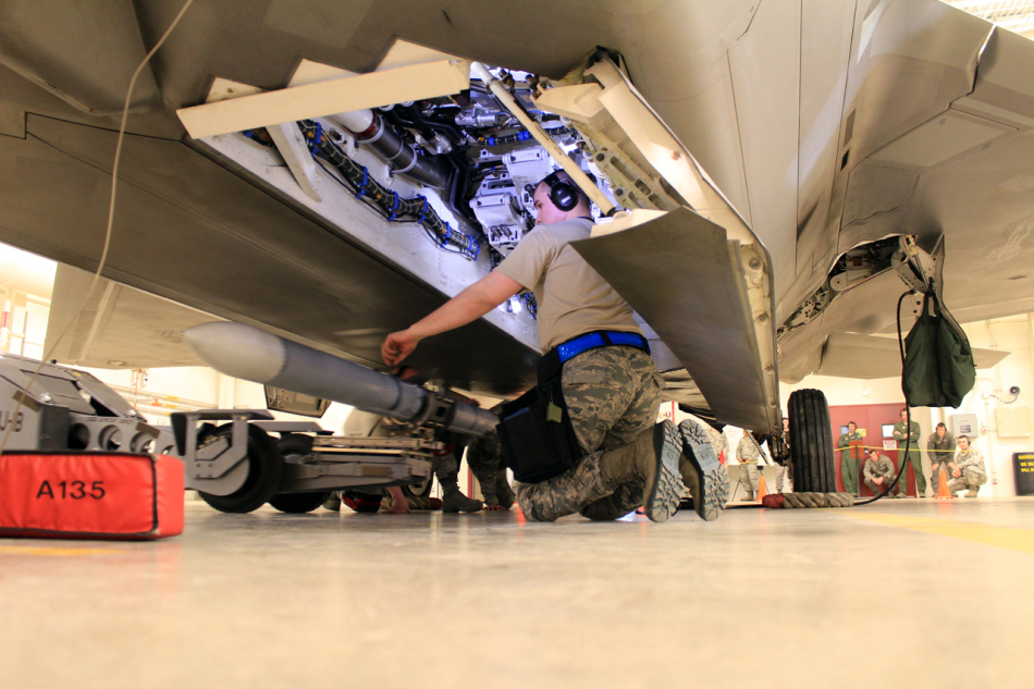 Lockheed+MartinBoeing+F-22+Raptor+is+a+single-seat%252C+twin-engine+fifth-generation+supermaneuverable+fighter+aircraft+%25284%2529.jpg