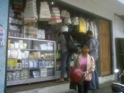 Peluang Bisnis Proposal Usaha Toko Plastik