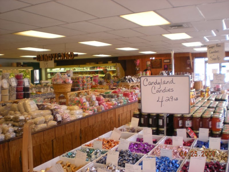 Four State Food Critic Hilltop Fruit Market Home of Candyland!