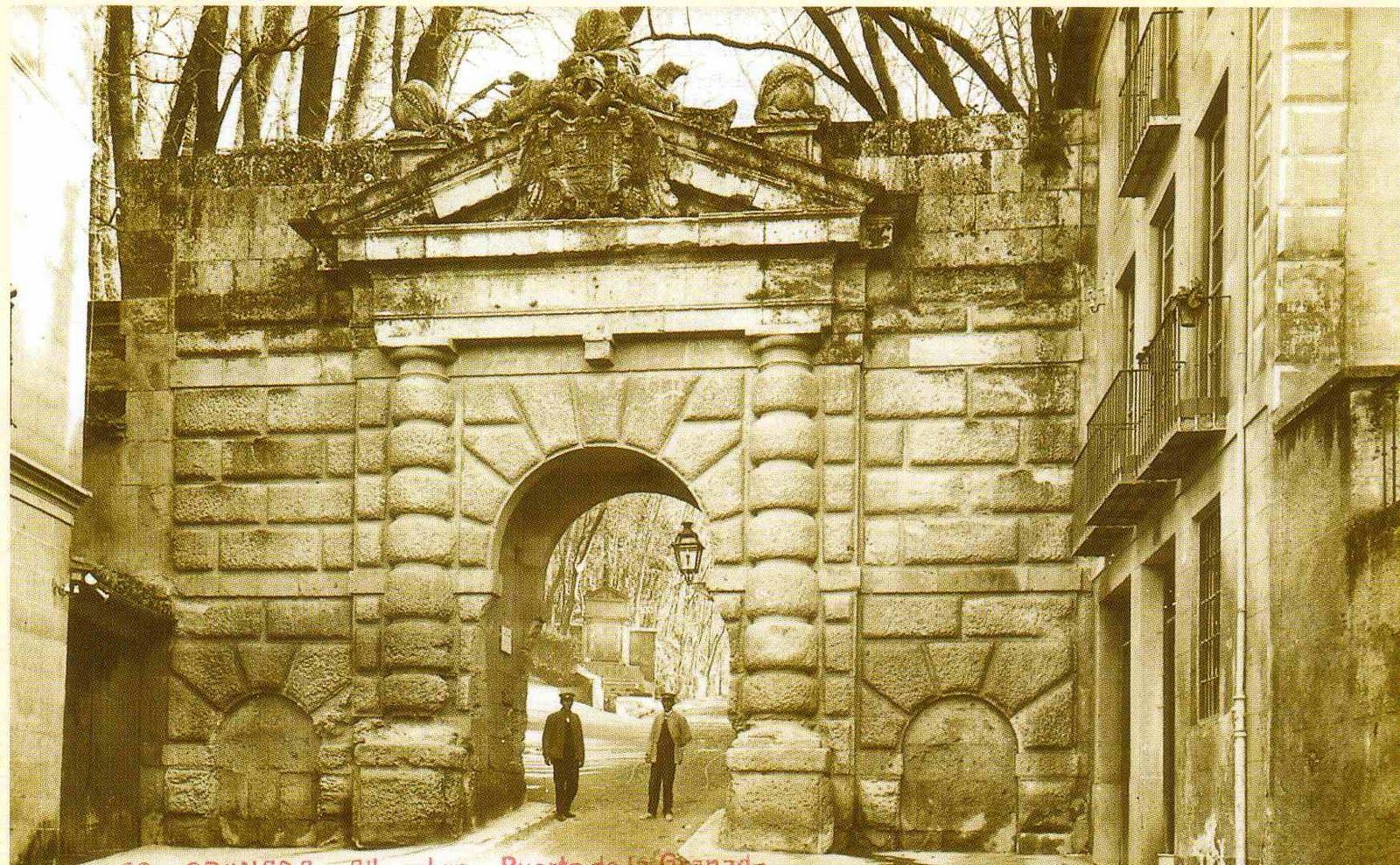 Lugares de Granada con encanto. Puerta de las Granadas.