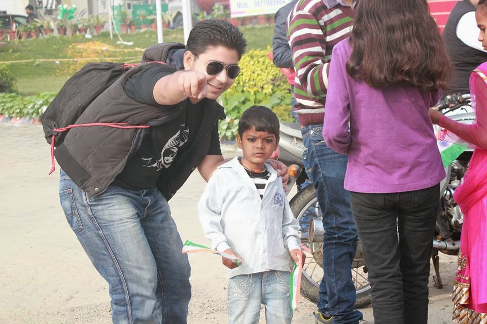 Rohan Kalia - Spreading Smiles Rohan Kalia - Spreading Smiles