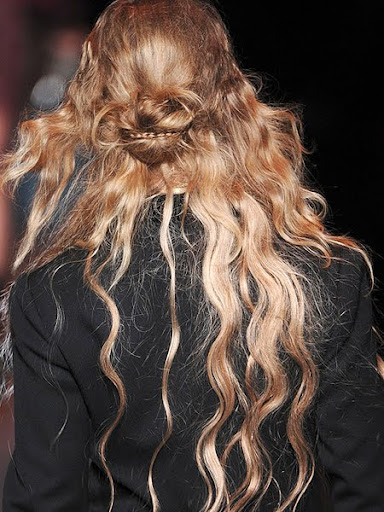 Updo - дълга коса