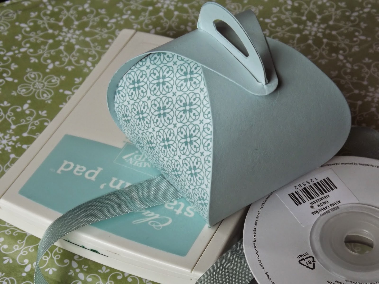 KraftingK Curvy Keepsake Box