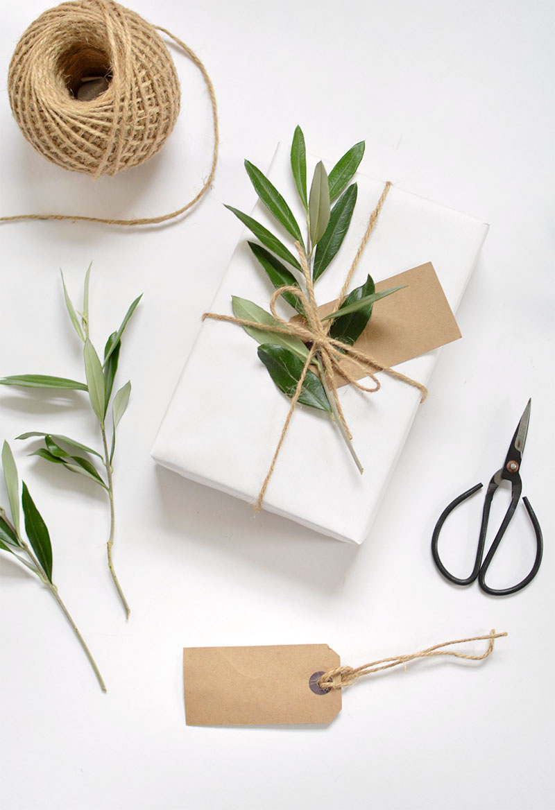 brown paper gift wrap How about giving a new twist to the classical brown paper gift wrapping now you must think wrapping in brown paper is so boring and old fashioned, but you’ll be. brown paper gift wrap How about giving a new twist to the classical brown paper gift wrapping now you must think wrapping in brown paper is so boring and old fashioned, but you’ll be.