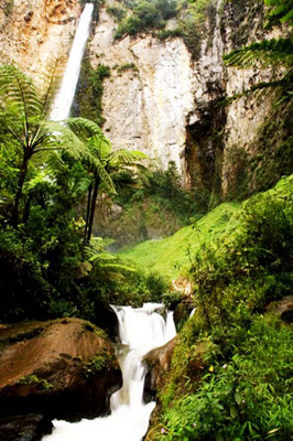 The fresh water of Sipiso-Piso Waterfall The fresh water of Sipiso-Piso Waterfall