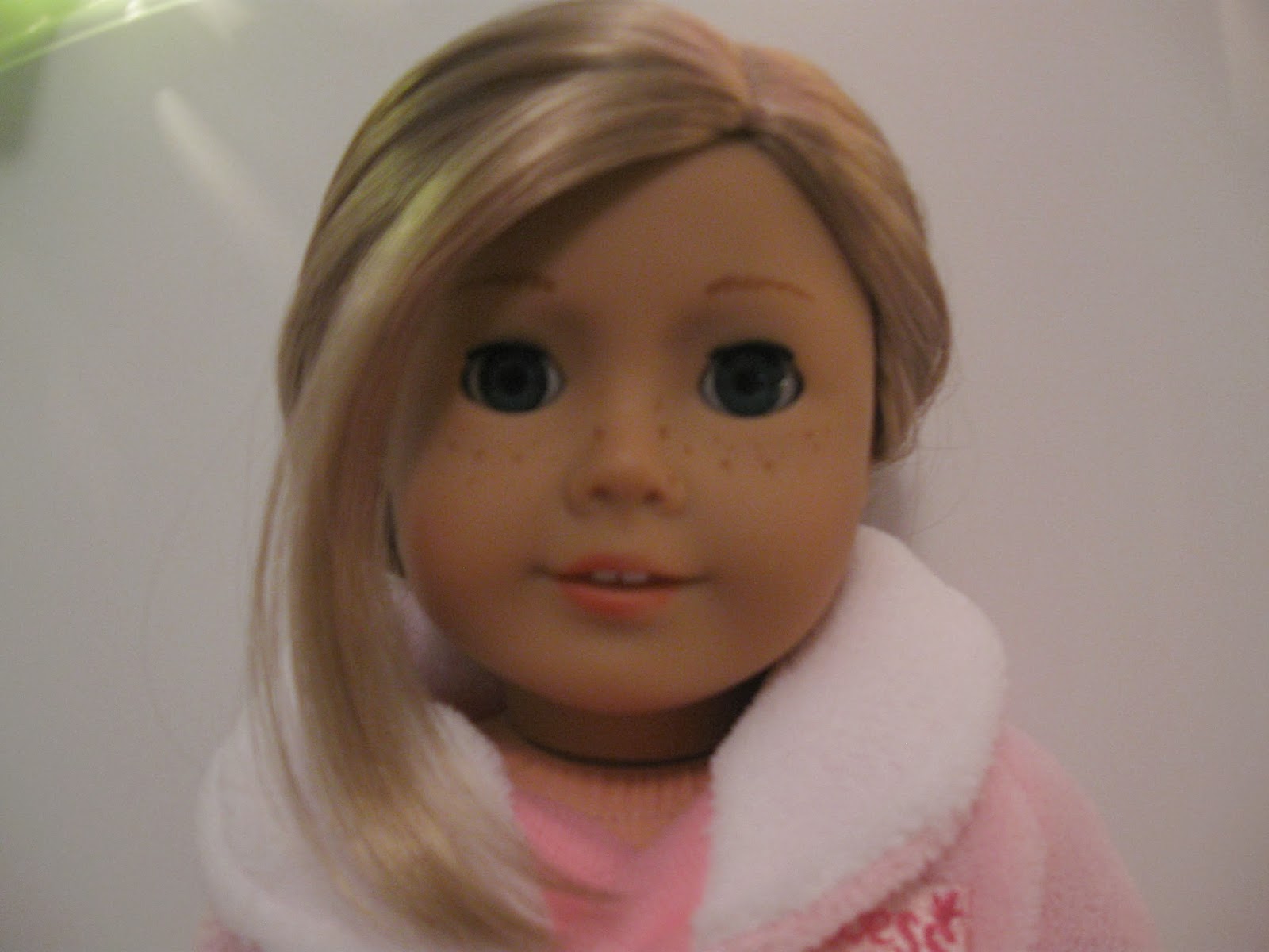 Ponytail with Hair in Front- Dont see this too much on Kit, do you ...