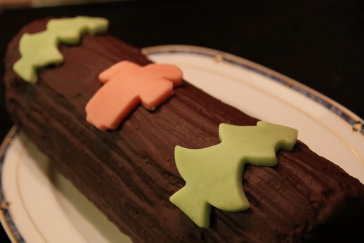 Buche Genoise Creme Au Beurre Praline En Robe De Massepain