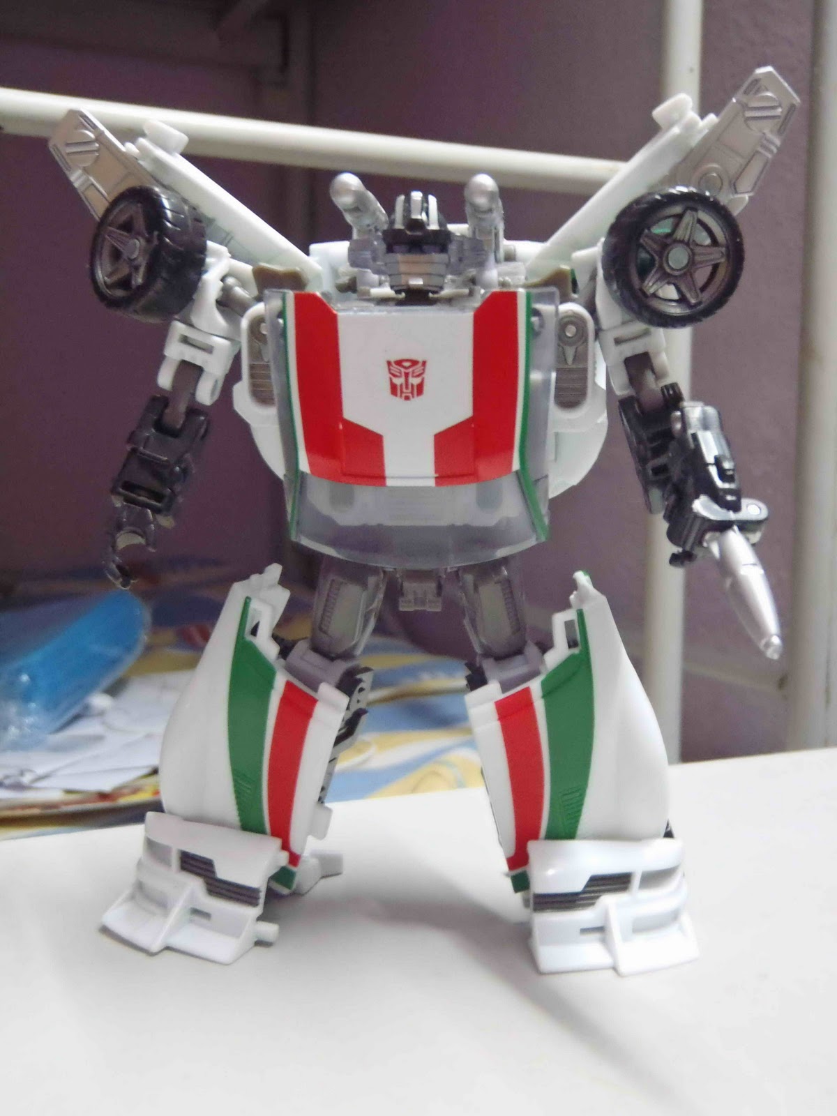 New Cybertron Transformers Review Generations Wheeljack