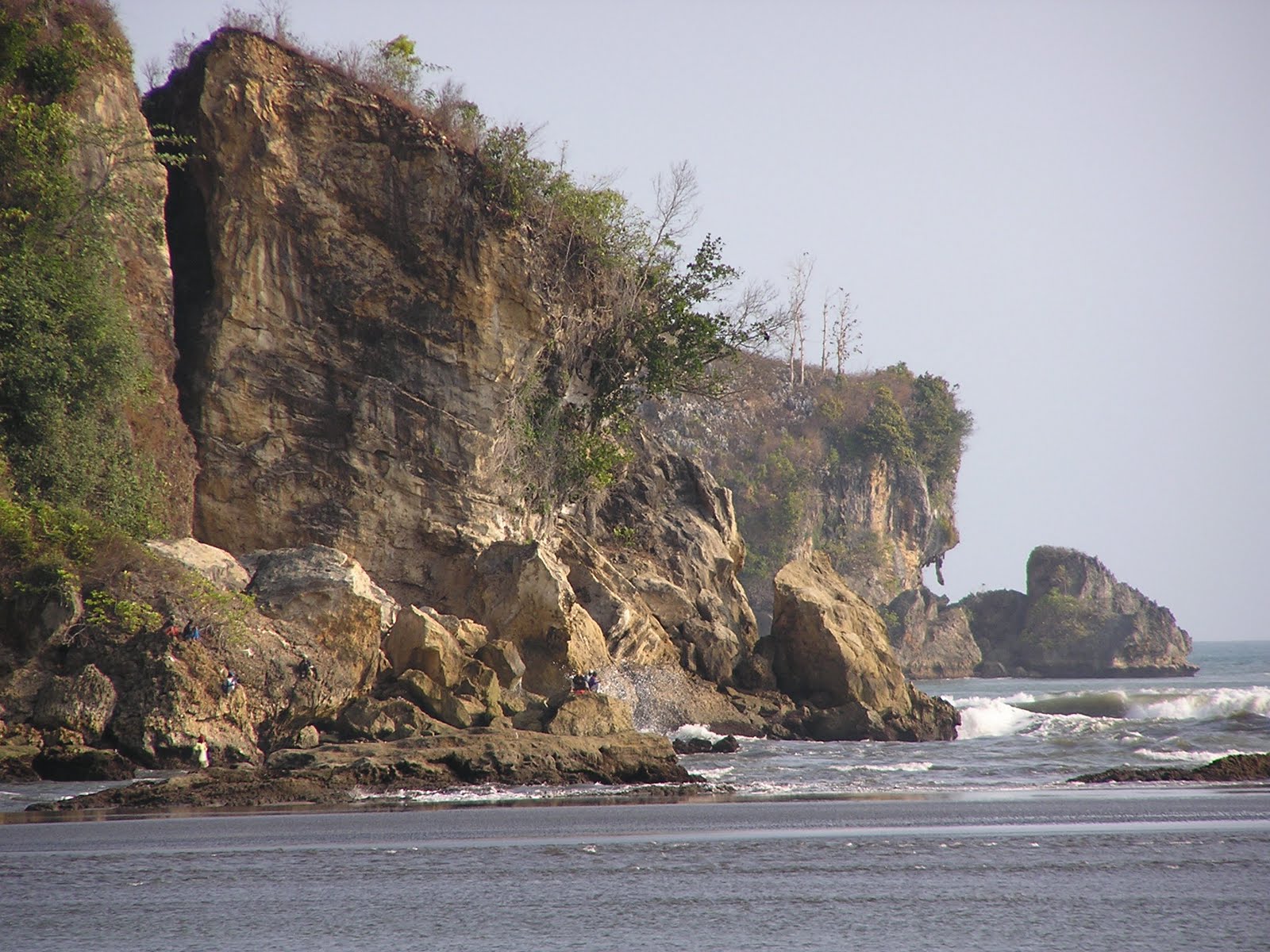 Tanjungmeru: Pantai Logending alias Pantai Ayah