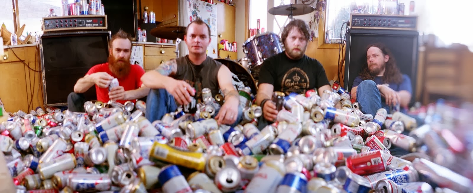 Lo que más nos gusta en Machirulos.com Un millón de latas de cerveza (fotografía: Red Fang).