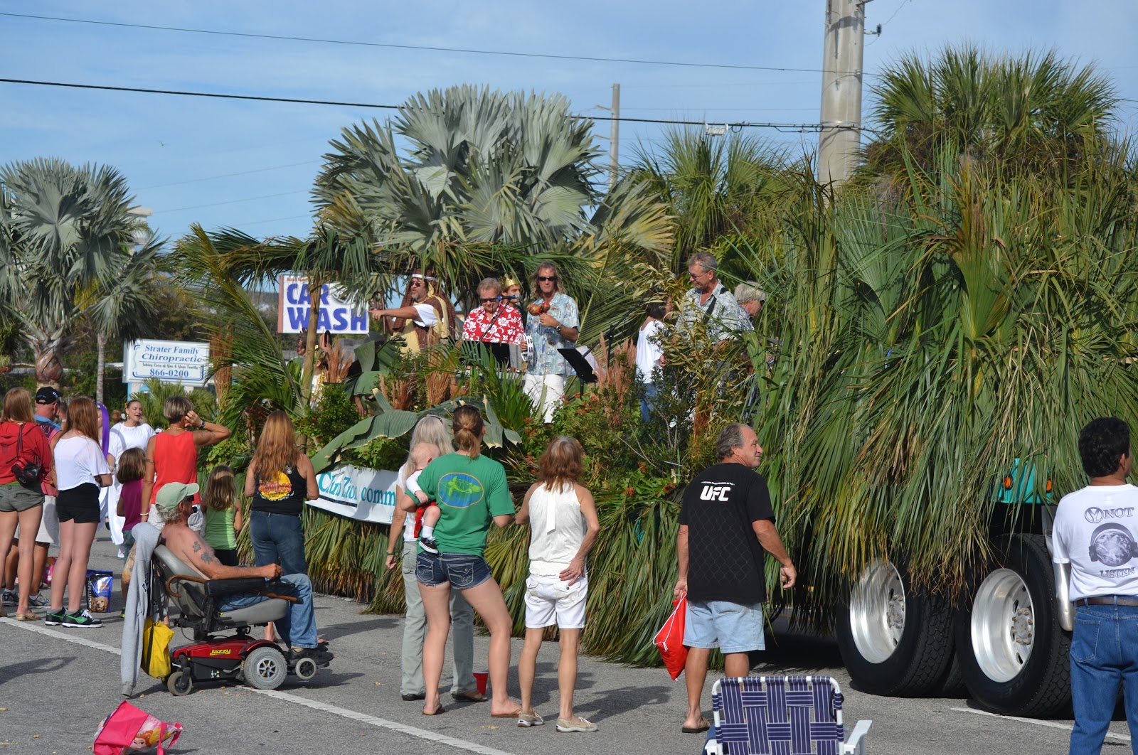 2012 Cocoa Beach Christmas Parade Video & Photos
