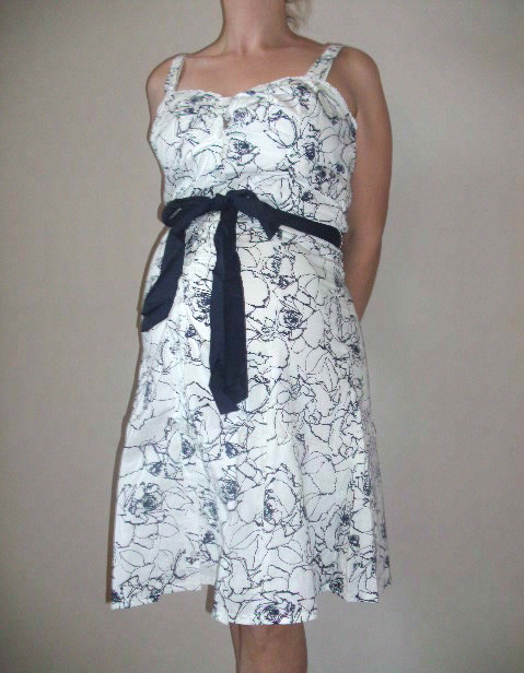 There are lots of great stores, online retailers where you can get secondhand maternity clothes for cheap. Brick and mortar stores that sell cheap secondhand maternity clothes: Goodwill; Once Upon a Child; Salvation Army; Other local thrift stores like Kid to Kid; Online Sites that Sell Cheap Secondhand Maternity Clothes: nichapie.ml; ThredUp.