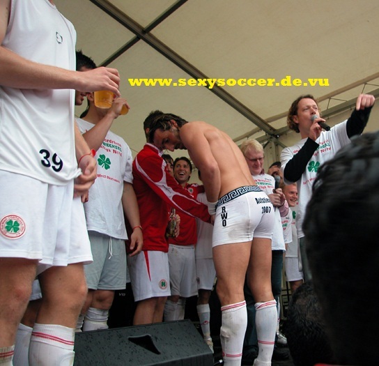 http://4.bp.blogspot.com/-XzNJj2Gy2iA/TiGIxu0Xz9I/AAAAAAABAWs/3pzx0PWANGw/s1600/RWOberhausen2007107.jpg