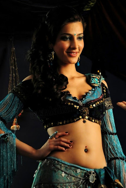 Actress Shruthi Hassan Navel Show Photos