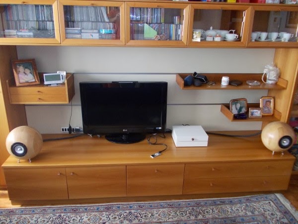 Stereo System With 4 Bland Matt Bowls And 2 Lack Shelves Stereo System With 4 Bland Matt Bowls And 2 Lack Shelves
