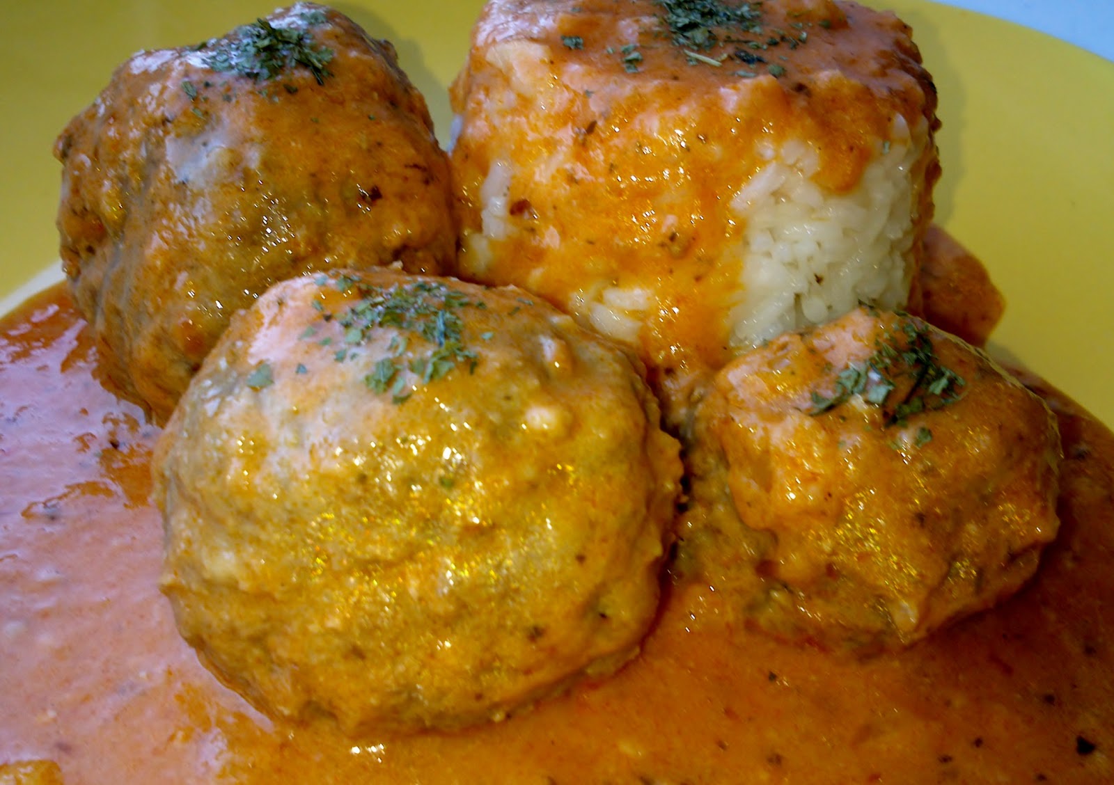 Cooking with Blueberry Meatballs in Creamy Tomato Sauce with Rice