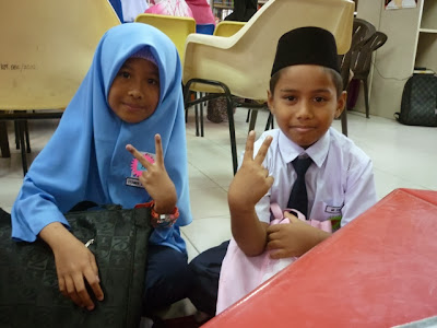 dan adik wakil perempuan. Kedua-dua mereka ini juga 'adik' dalam