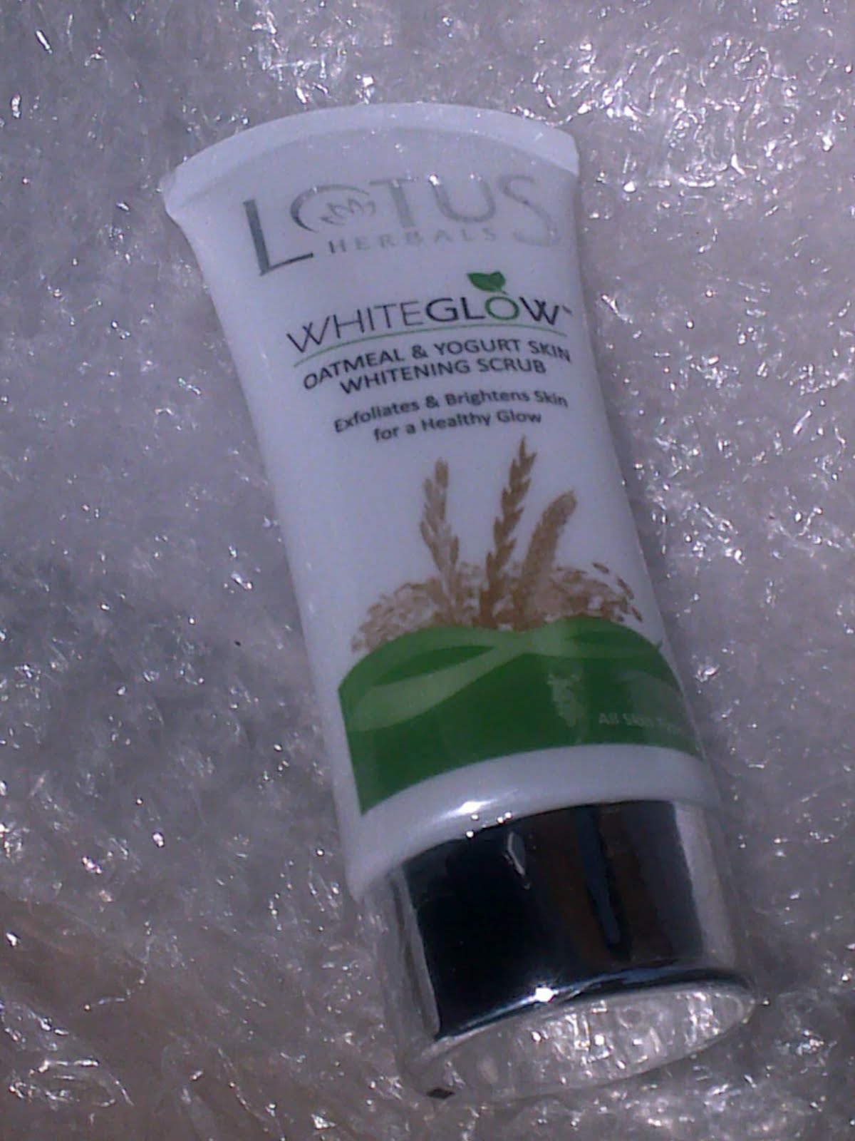 oflipstickandblushes Lotus Herbals Whiteglow Oatmeal & yogurt skin