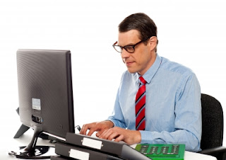man infront of desktop alt