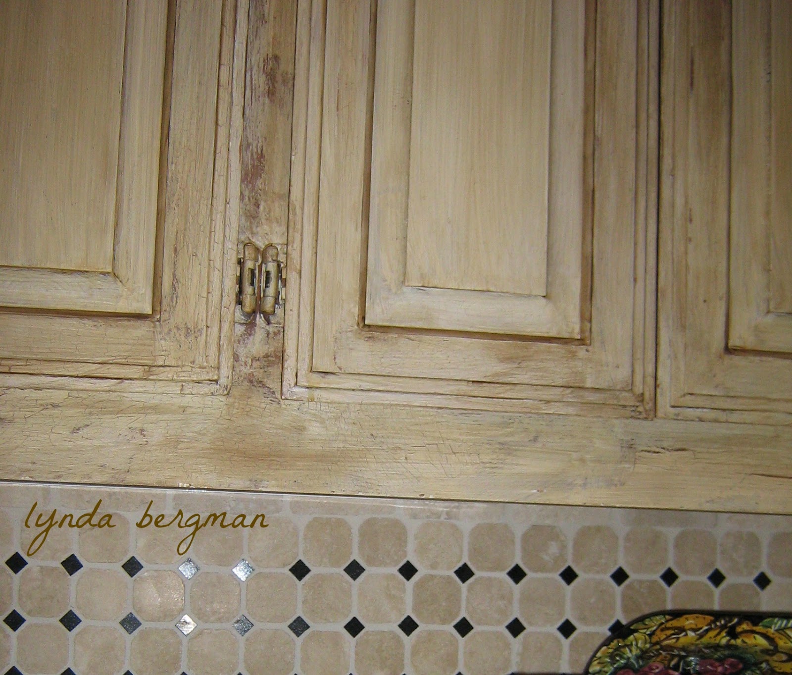 Distress kitchen cabinets ROBIN'S OLD & DISTRESSED KITCHEN CABINETS & BLACK KITCHEN ISLAND THAT