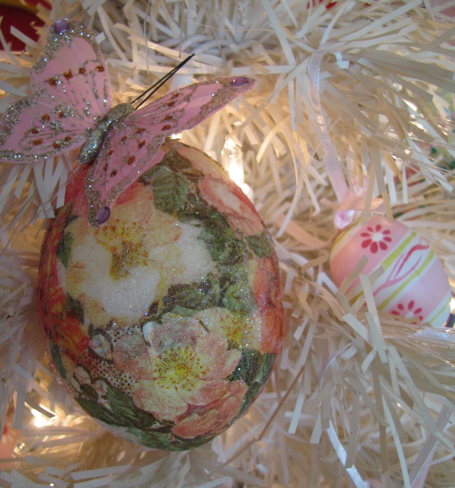 Musings from Kim K. Decoupage Easter Egg