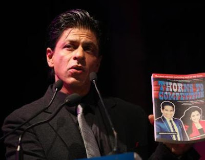 Shahrukh Khan with book Thorns to Competition Shahrukh Khan with book Thorns to Competition